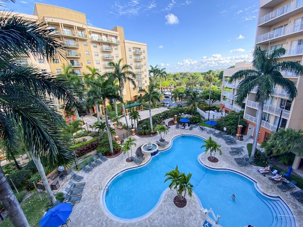 4 outdoor pools, pool loungers