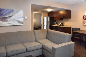 1 chambre, coffre-fort, bureau, fer et planche à repasser
