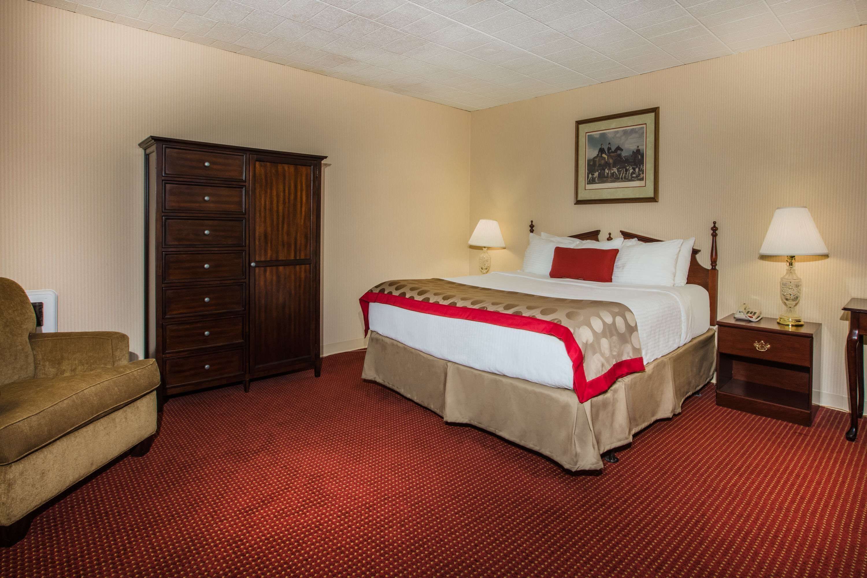 Premium bedding, in-room safe, desk, iron/ironing board