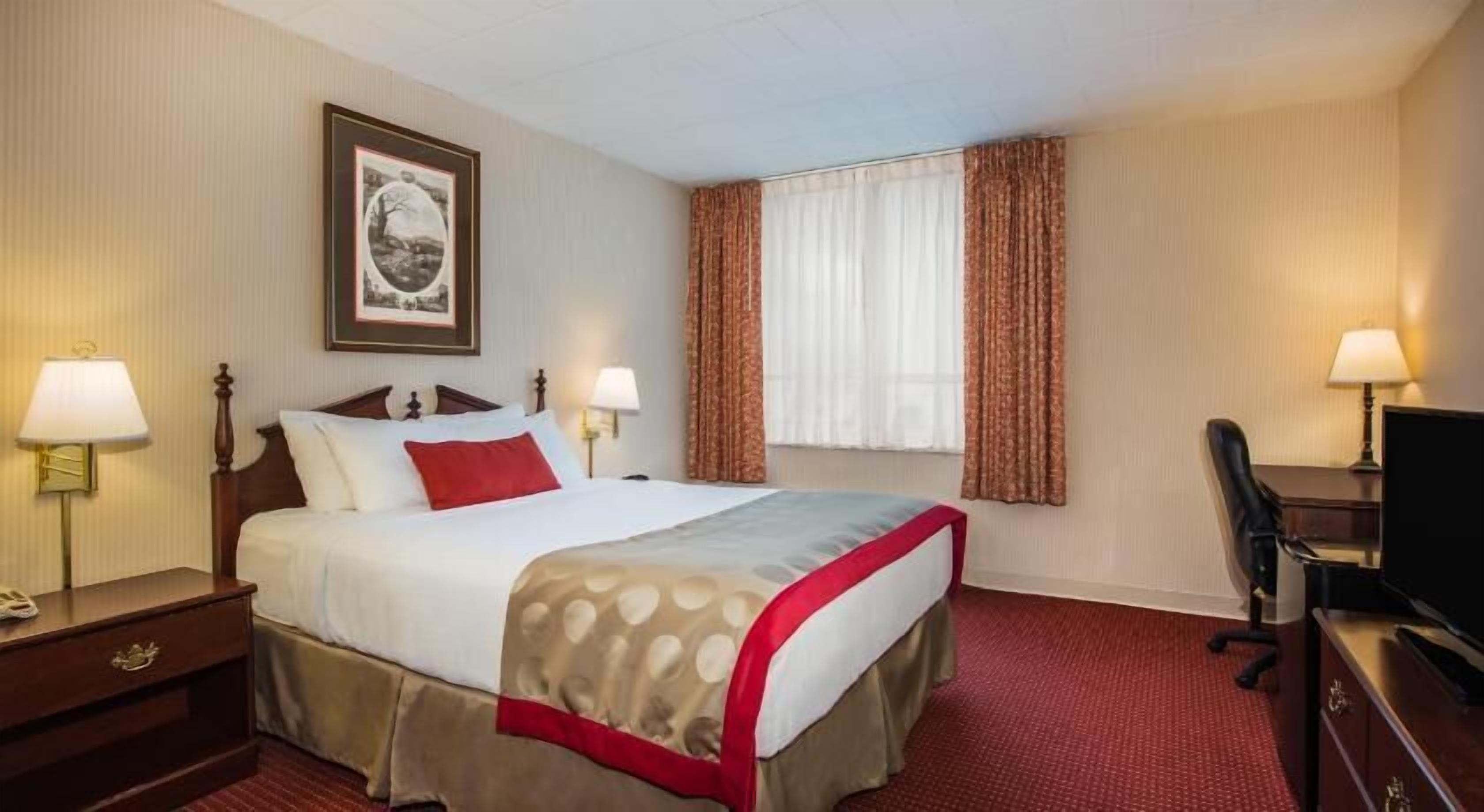 Premium bedding, in-room safe, desk, iron/ironing board