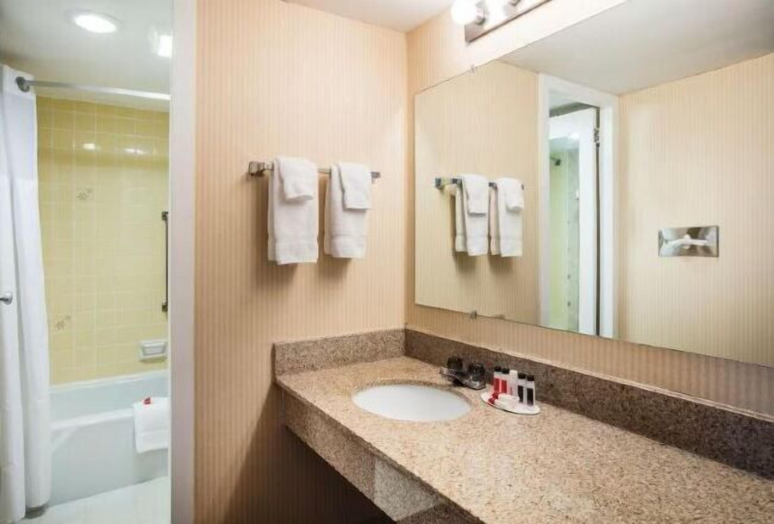 浴室 | 免費盥洗用品、毛巾