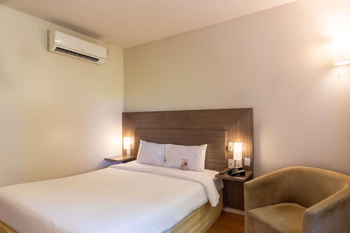 Superior Apartment, 1 Double Bed, Accessible | Minibar, in-room safe, desk, blackout curtains