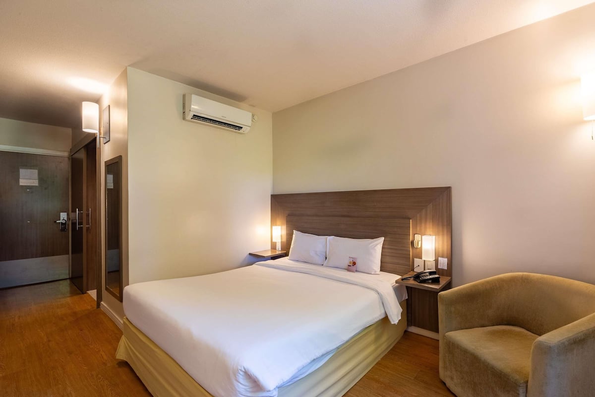 Superior Apartment, 1 Double Bed, Accessible | Minibar, in-room safe, desk, blackout curtains