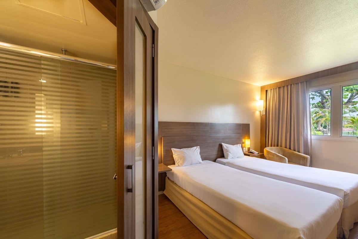 Superior Room, 2 Twin Beds | Minibar, in-room safe, desk, blackout drapes
