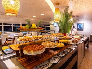 Breakfast, lunch and dinner served - Novotel Manaus (Manaus)