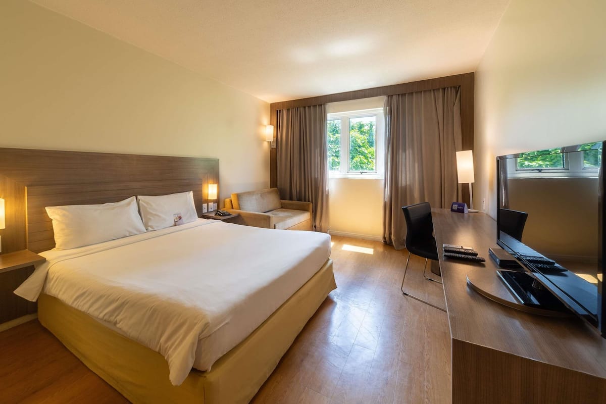 Phòng Superior, 1 giường đôi và sofa giường (1 Double Bed and 1 Sofa Bed) | Minibar, két bảo mật tại phòng, bàn, màn/rèm cản sáng