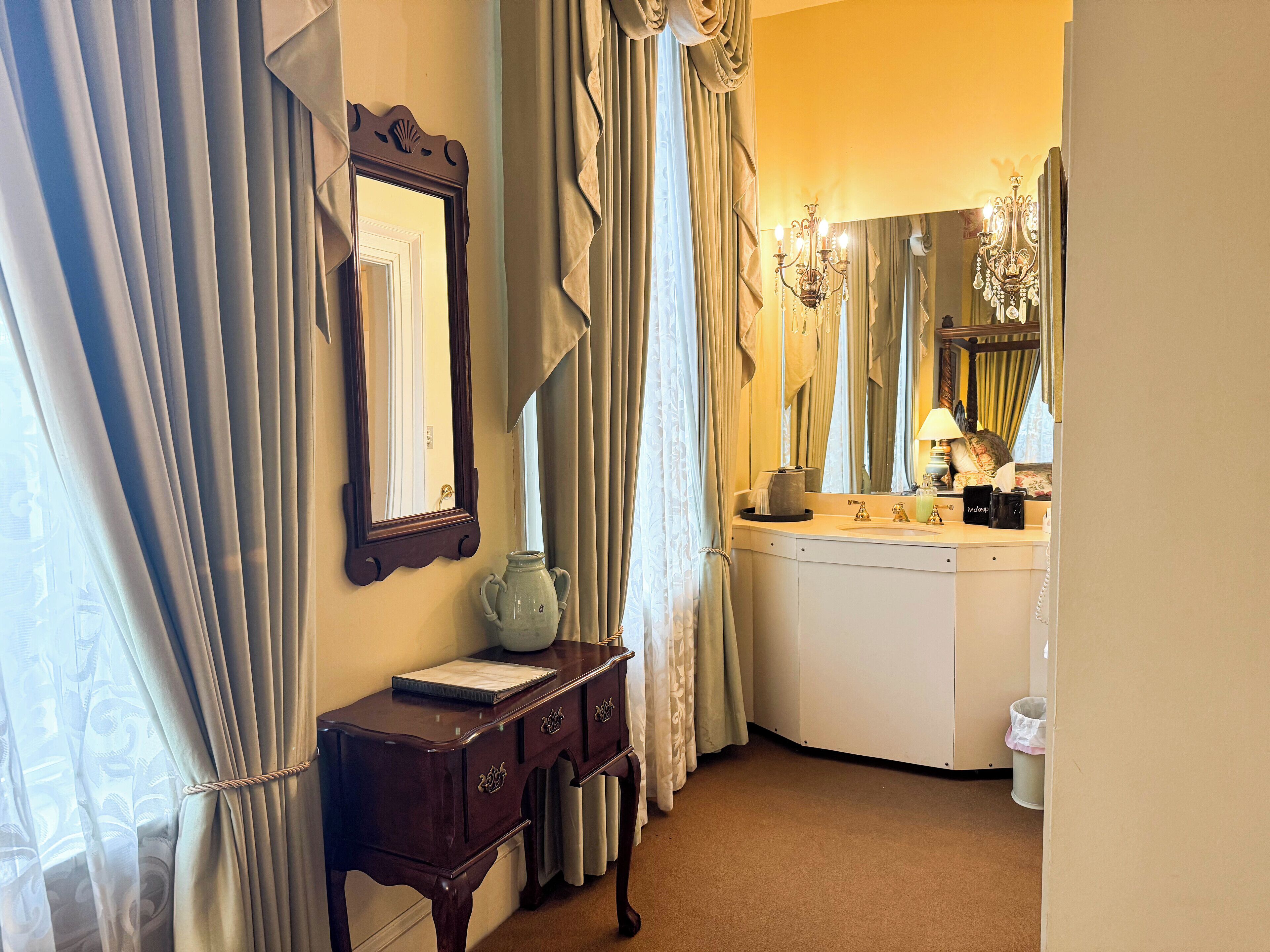 Room, 1 King Bed (William Martin) | Pillowtop beds, desk, blackout drapes, iron/ironing board