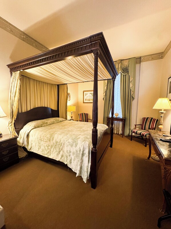 Room, 1 Queen Bed (Rosalie Beekman)