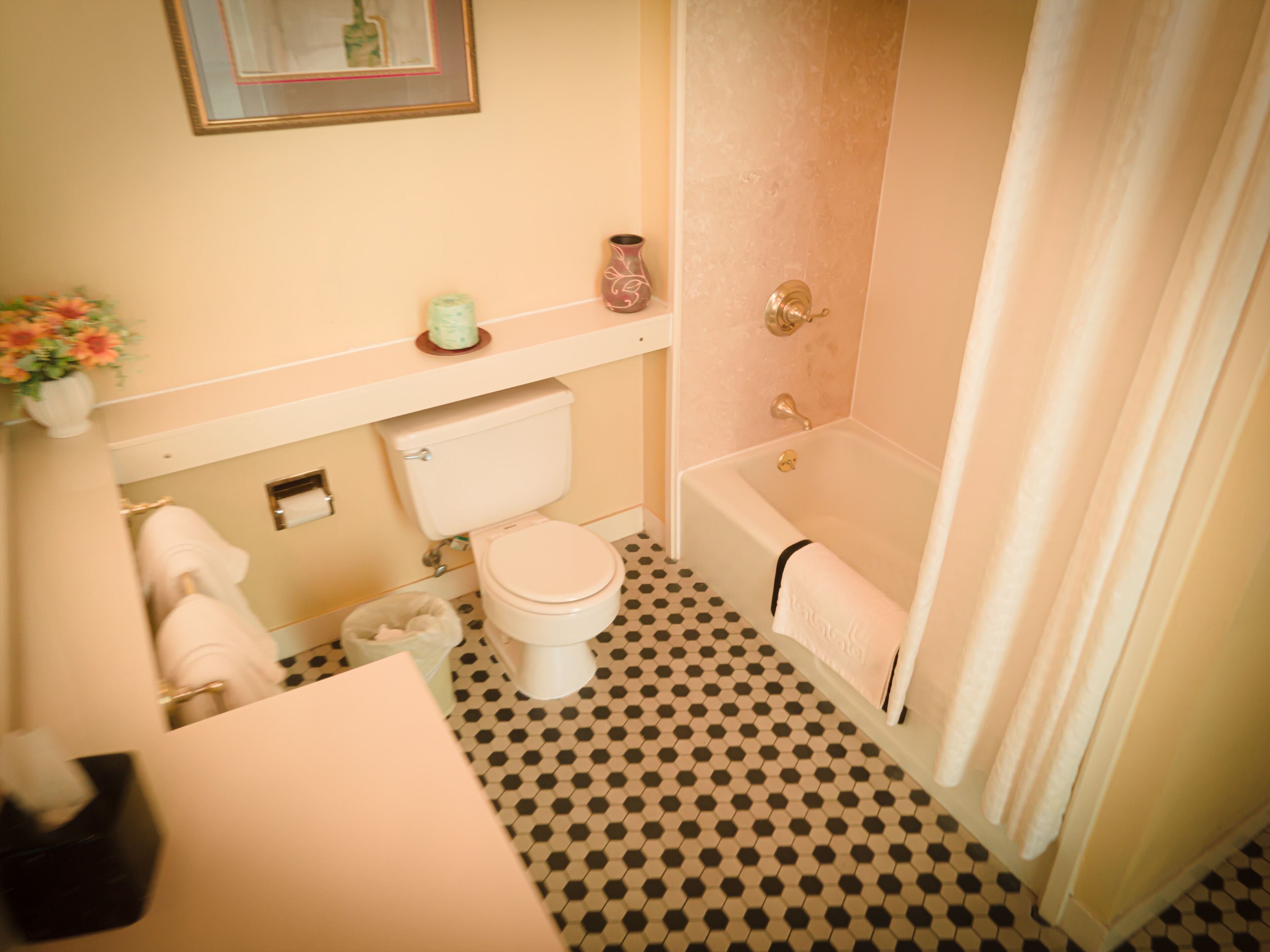 A bathroom with a toilet, sink, and bathtub.