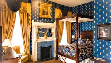 Colchones con pillow-top, escritorio y cortinas blackout