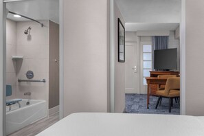1 quarto, roupas de cama premium, cofres nos quartos, escrivaninha