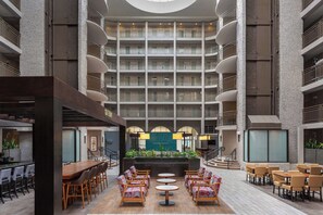 Lobby - Embassy Suites by Hilton El Paso (El Paso)