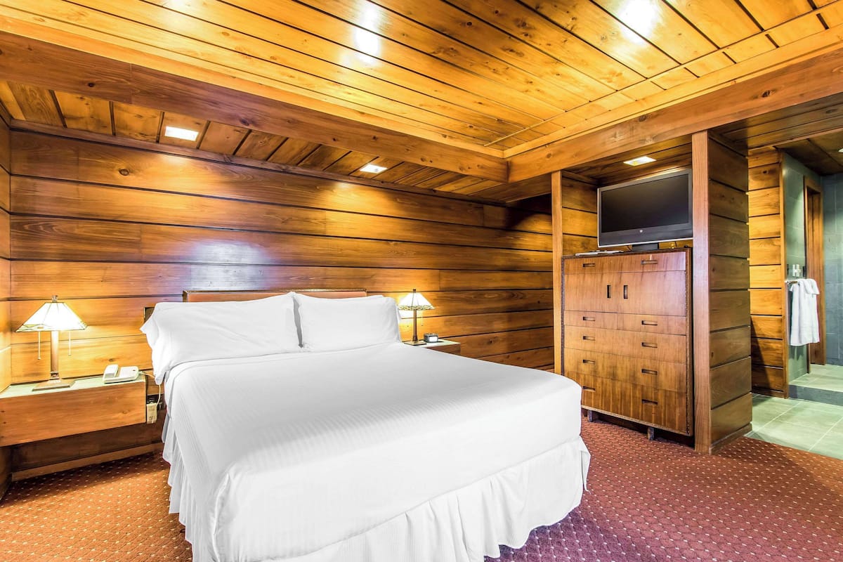 egyptian cotton sheets, premium bedding, down duvets, pillow-top beds