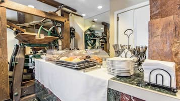 Free daily continental breakfast