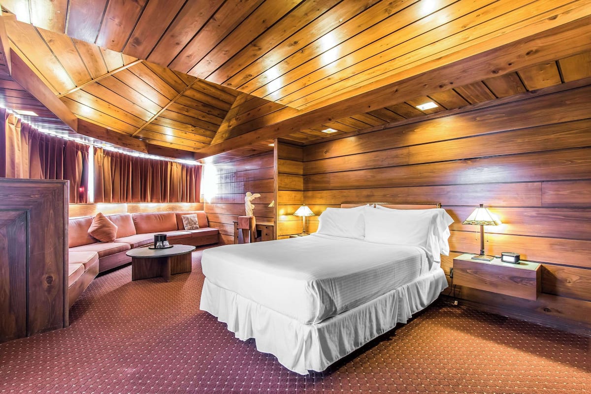 egyptian cotton sheets, premium bedding, down duvets, pillow-top beds