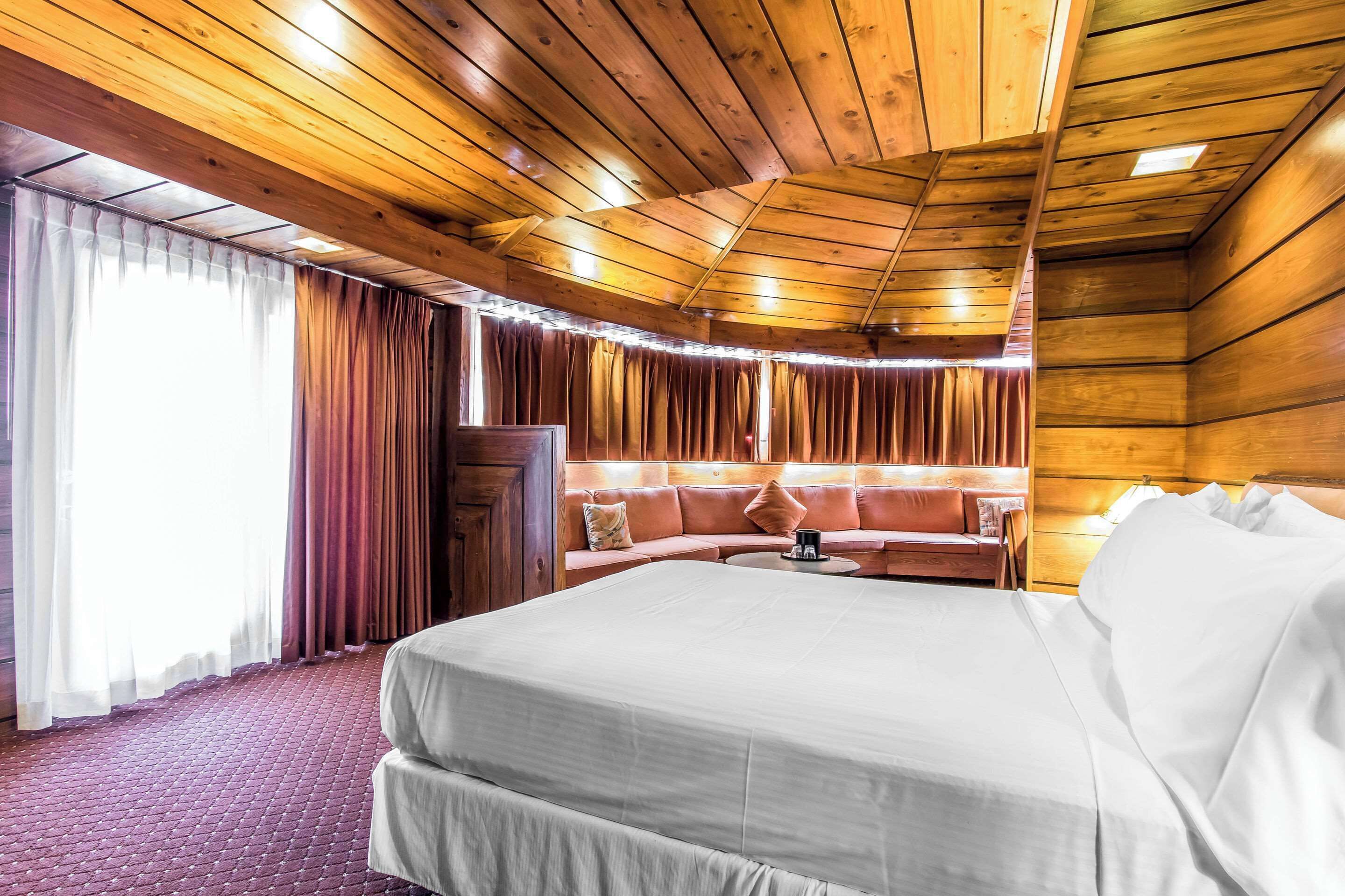 egyptian cotton sheets, premium bedding, down duvets, pillow-top beds