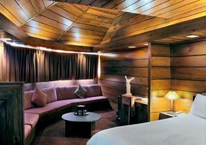 Egyptian cotton sheets, premium bedding, down comforters, pillowtop beds - Inn at the Mill, an Ascend Collection Hotel (Springdale)