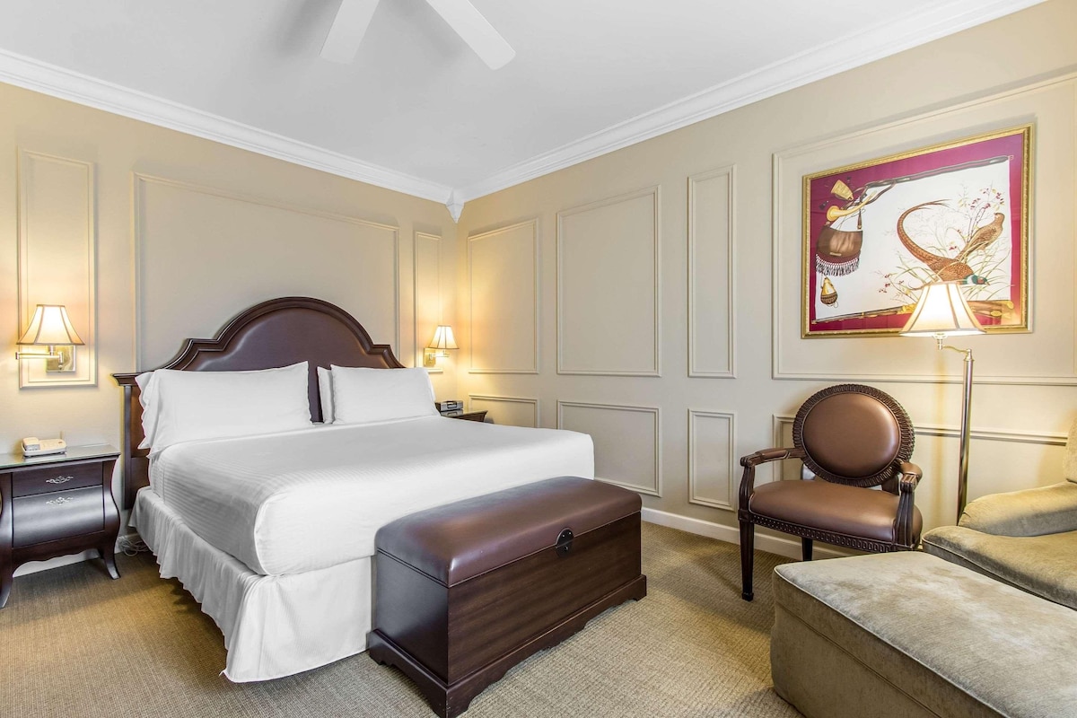 Egyptian cotton sheets, premium bedding, down comforters, pillowtop beds