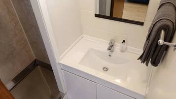 Standard-Studio, Küche (Spacious ) | Badezimmer | Dusche, Haartrockner, Handtücher