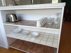 家庭开间套房, 1 间卧室, 厨房, 花园 | 私人厨房 | 冰箱、微波炉、茶具/咖啡用具、电热水壶