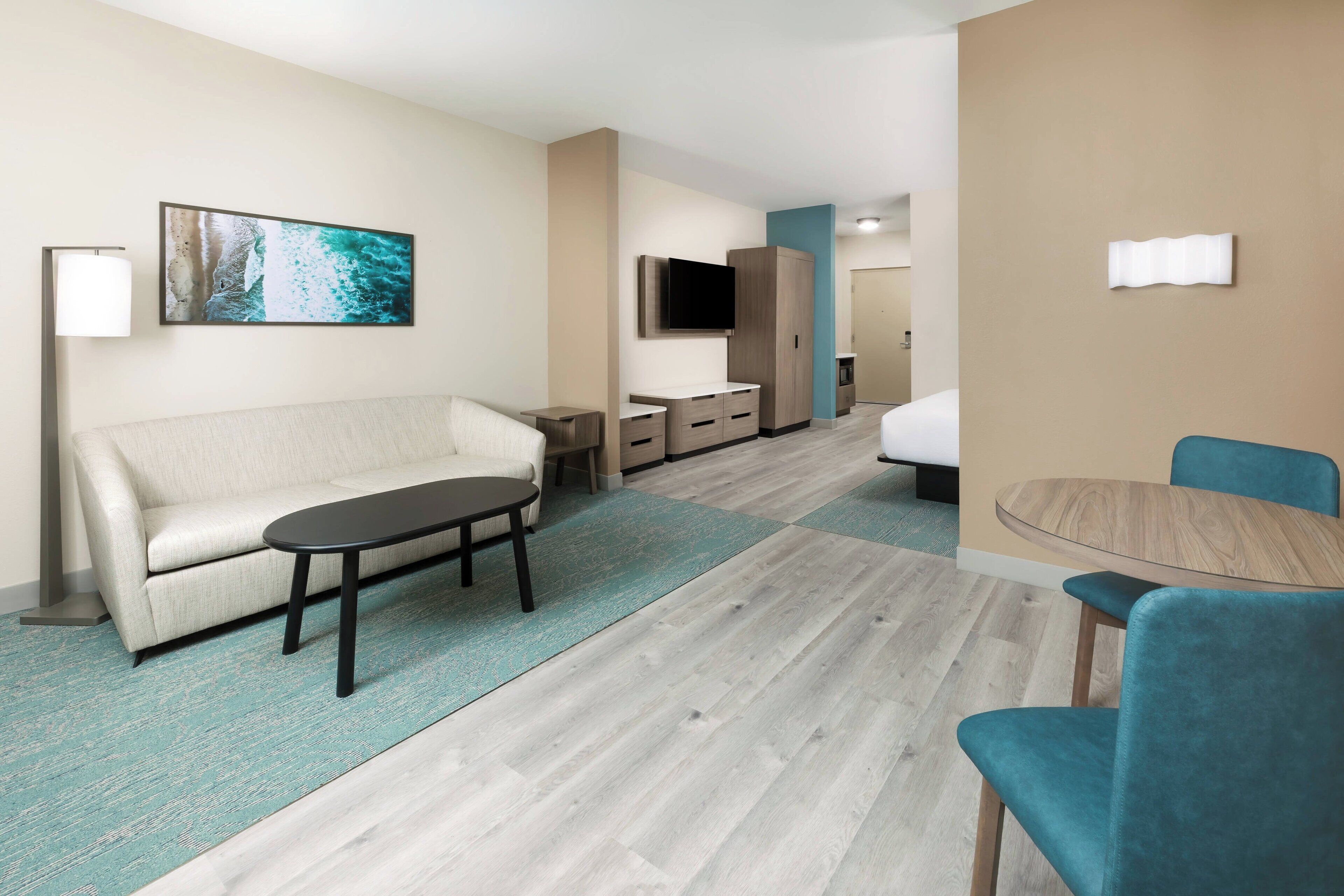 Premium bedding, in-room safe, individually decorated