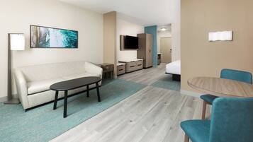 Premium bedding, in-room safe, individually decorated