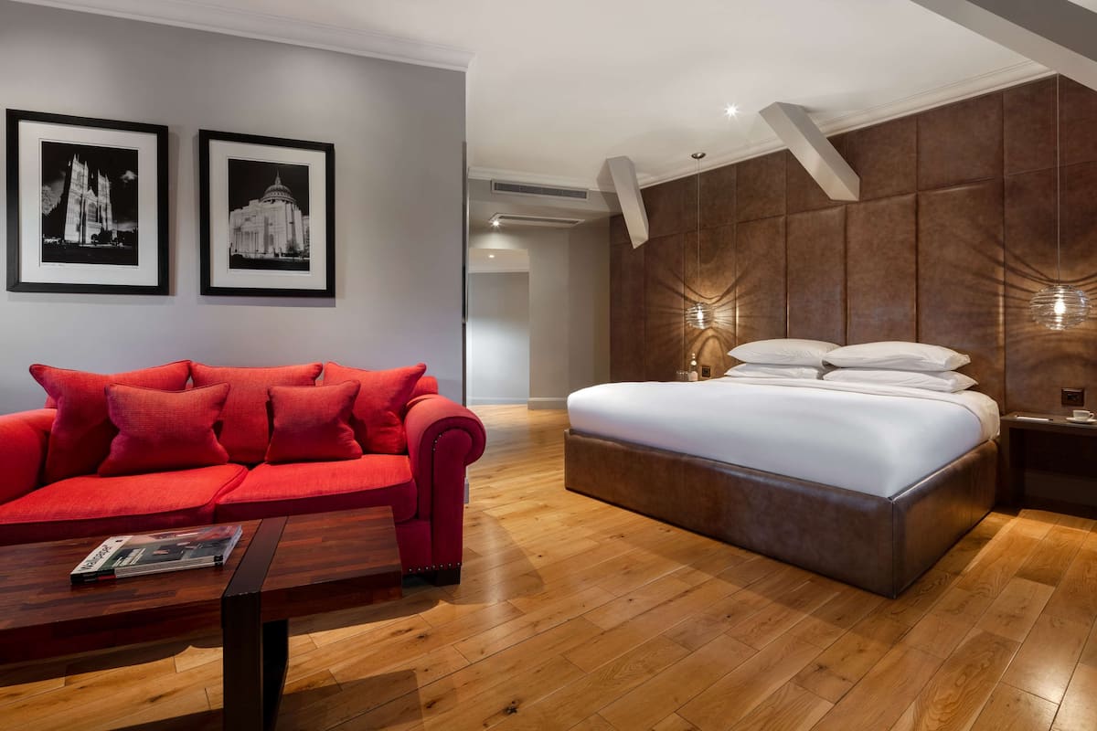 Studio Suite | 1 bedroom, Egyptian cotton sheets, premium bedding, in-room safe