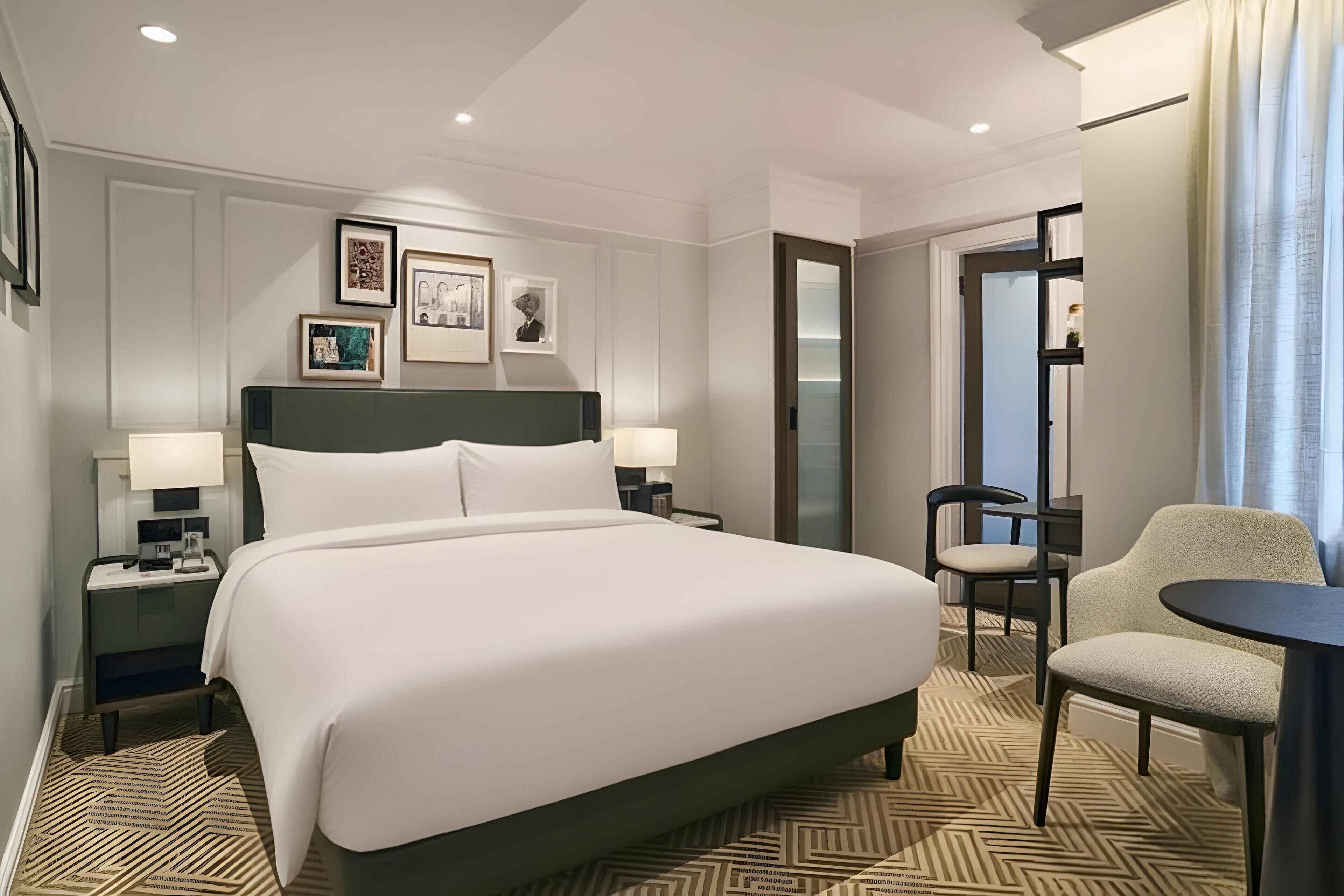 スタンダード ルーム クイーンベッド 1 台 | エジプト綿のシーツ、高級寝具、セーフティボックス (室内)、デスク