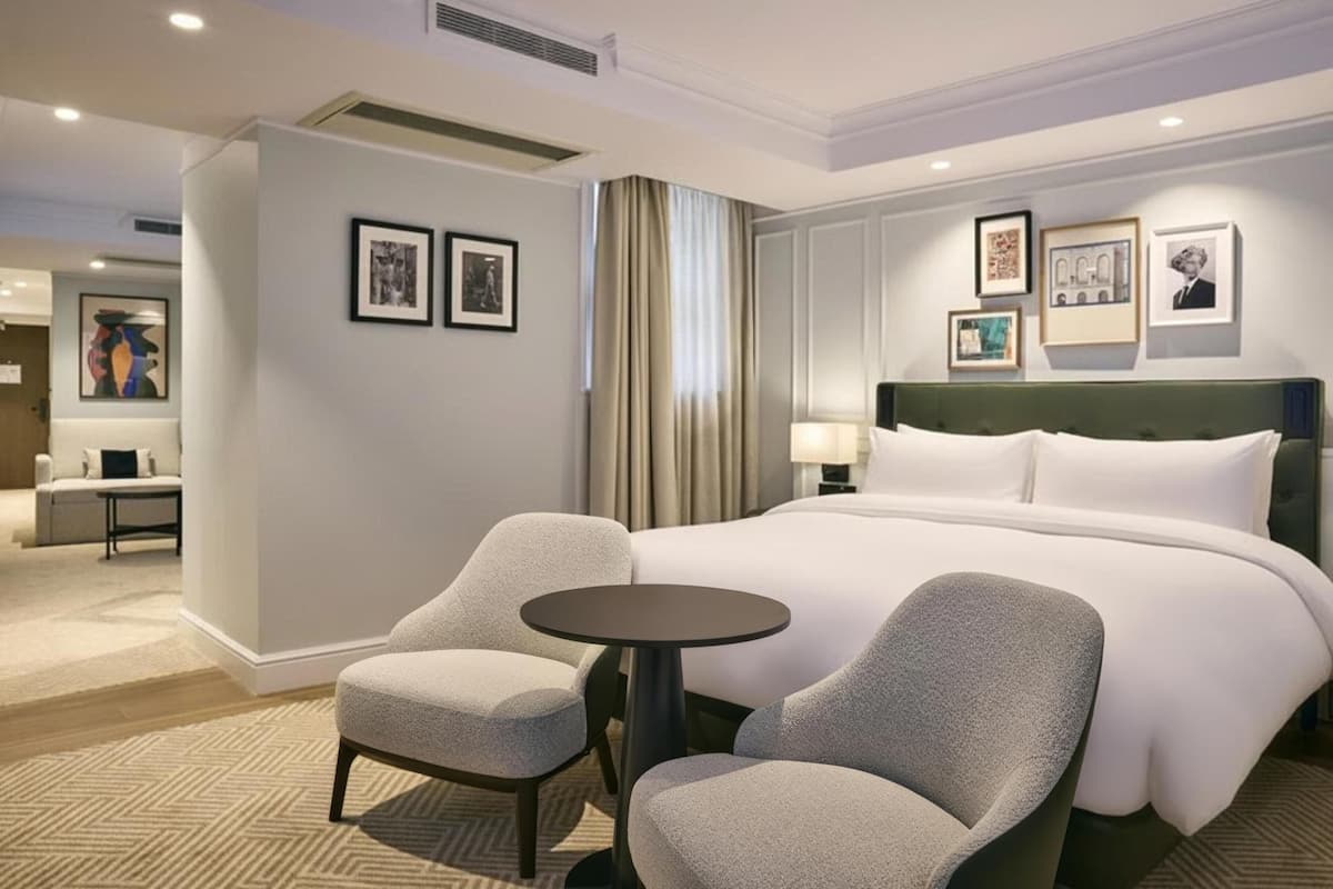 ジュニア スイート キングベッド 1 台 | エジプト綿のシーツ、高級寝具、セーフティボックス (室内)、デスク