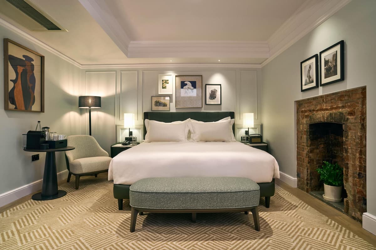 Deluxe Room | 1 bedroom, Egyptian cotton sheets, premium bedding, in-room safe