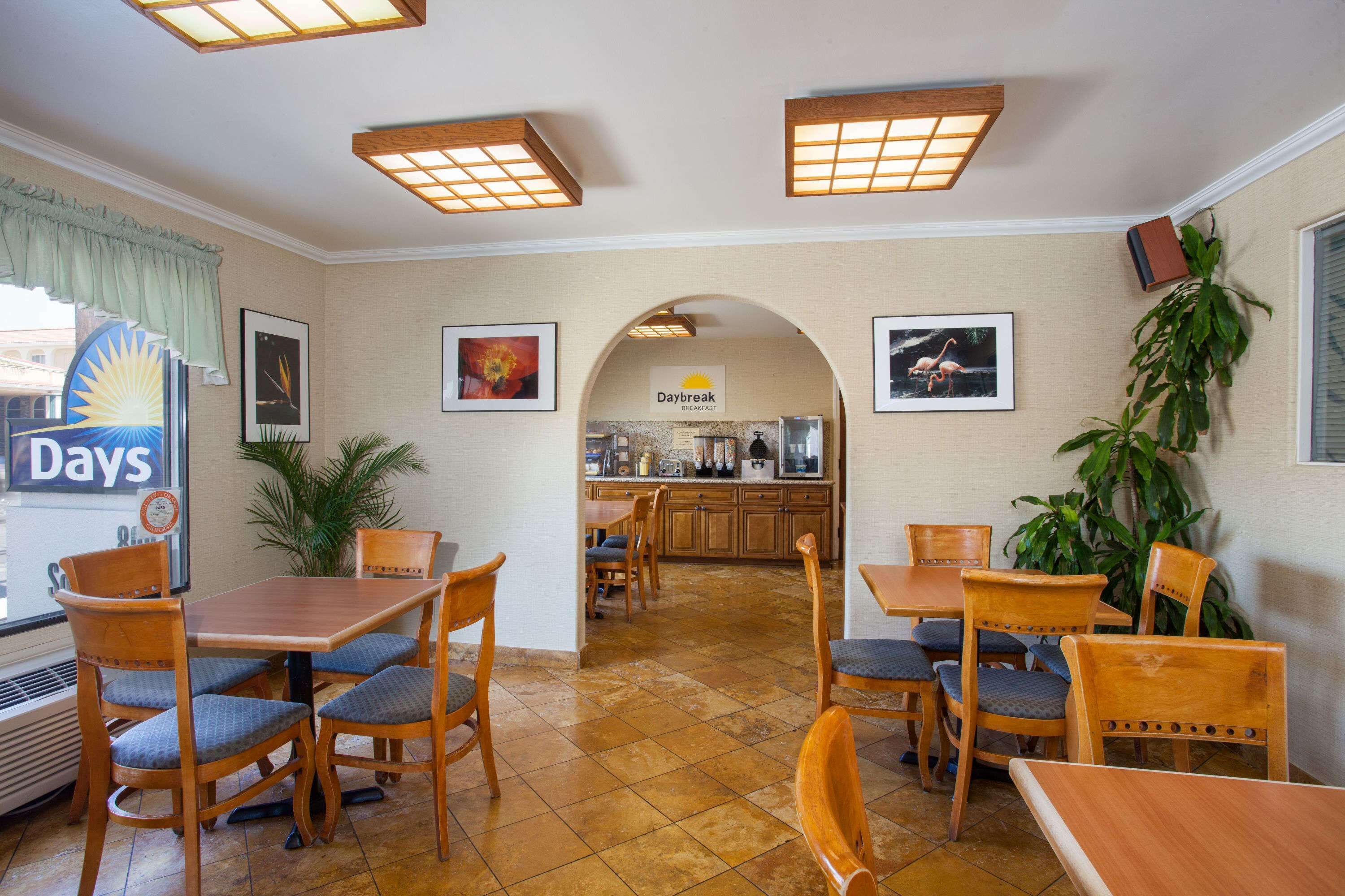 Foto - Days Inn by Wyndham Anaheim Near the Park