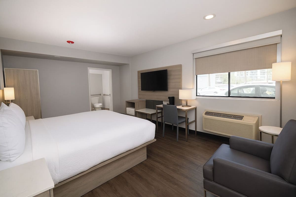 Room, 1 King Bed, Accessible | Desk, iron/ironing board, free WiFi, bed sheets