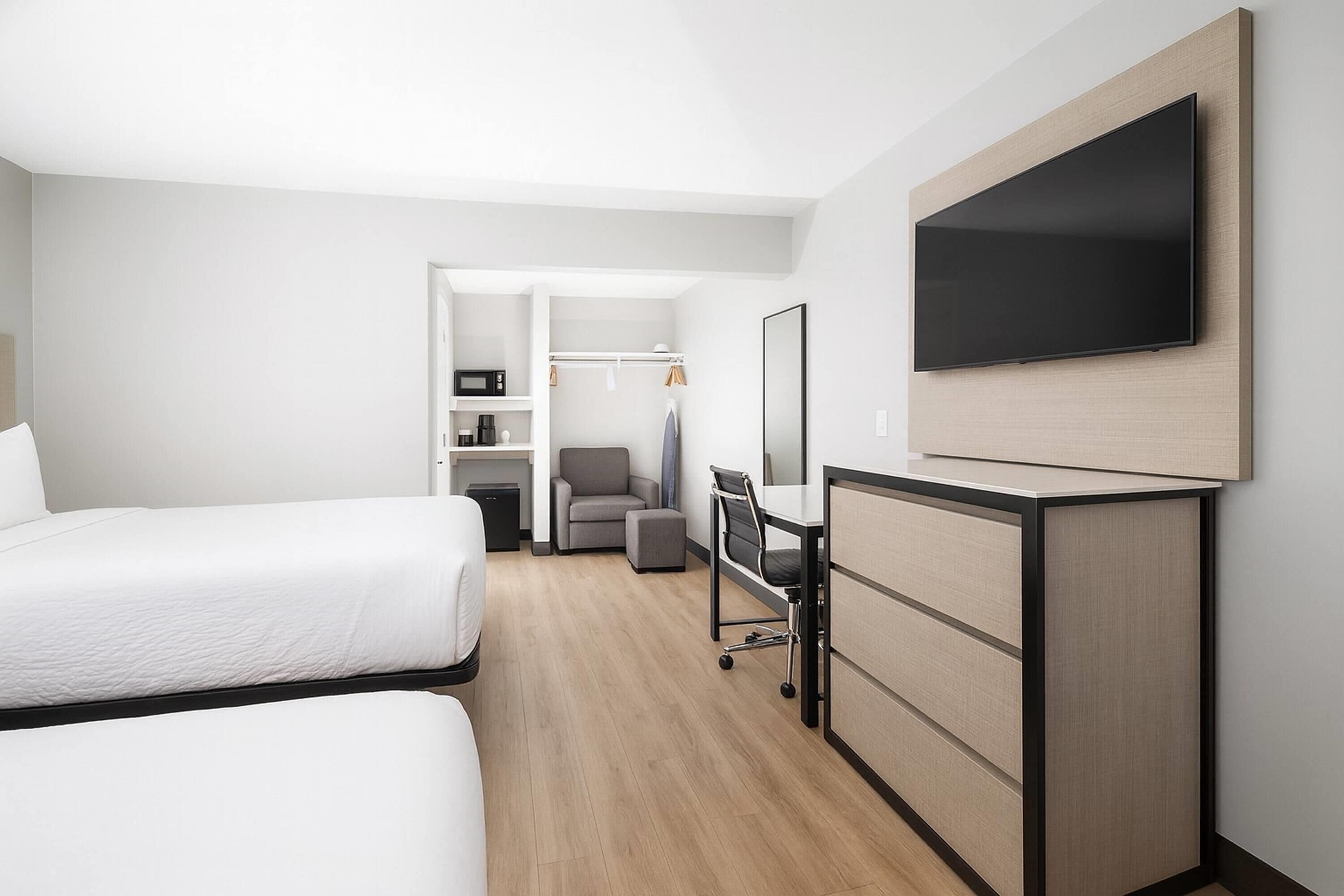 Bureau, fer et planche à repasser, Wi-Fi gratuit, draps fournis