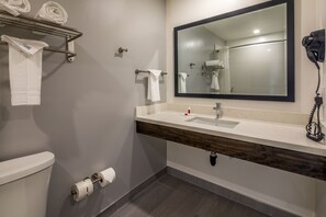 Combined shower/tub, deep soaking tub, hair dryer, towels