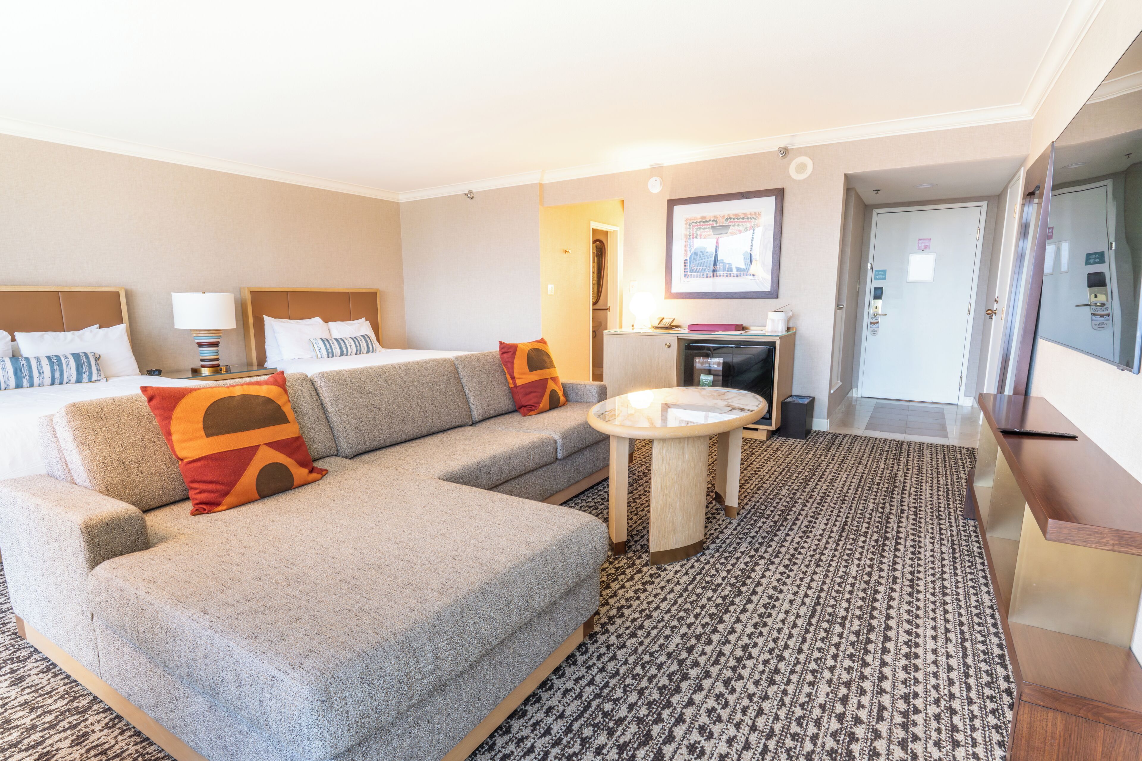Hochwertige Bettwaren, Pillowtop-Betten, Zimmersafe, Schreibtisch
