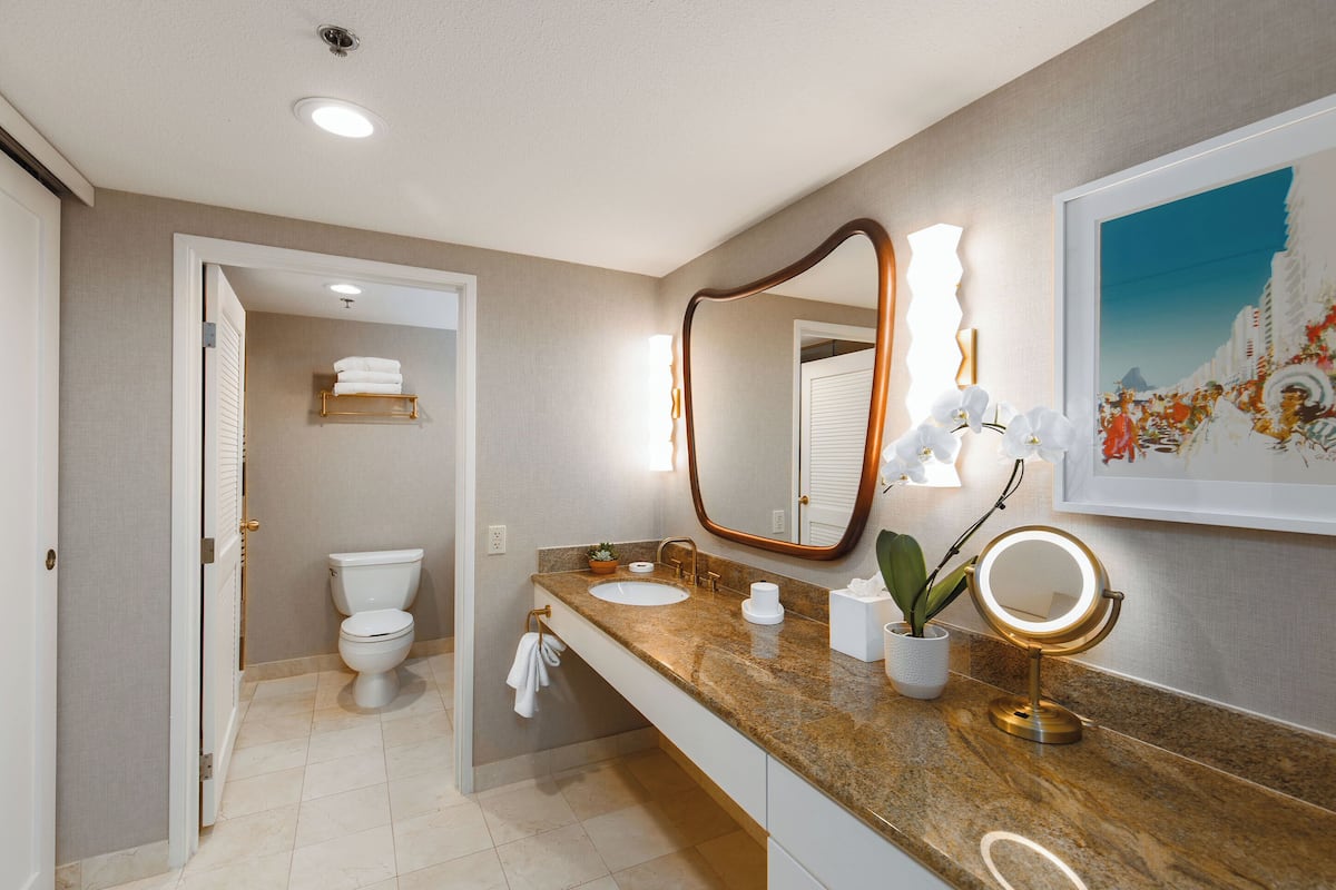 Articles de toilette gratuits, sĂšche-cheveux, serviettes fournies, savon