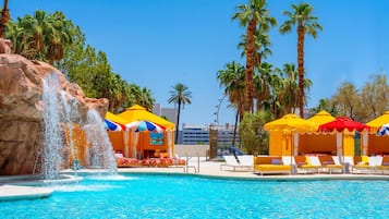 Een seizoensgebonden buitenzwembad, zwembadcabana's (toeslag)