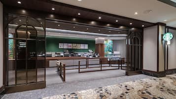 18 restaurants, breakfast, lunch, dinner served; American cuisine