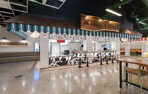 18 restaurants, breakfast, lunch, dinner served; American cuisine 