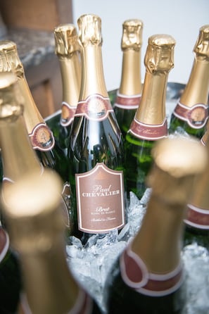 Breakfast, lunch, dinner served; American cuisine, golf course views