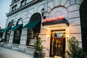 2 restaurants, breakfast, lunch, dinner served; French cuisine
