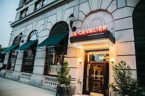 2 restaurants, breakfast, lunch, dinner served; French cuisine