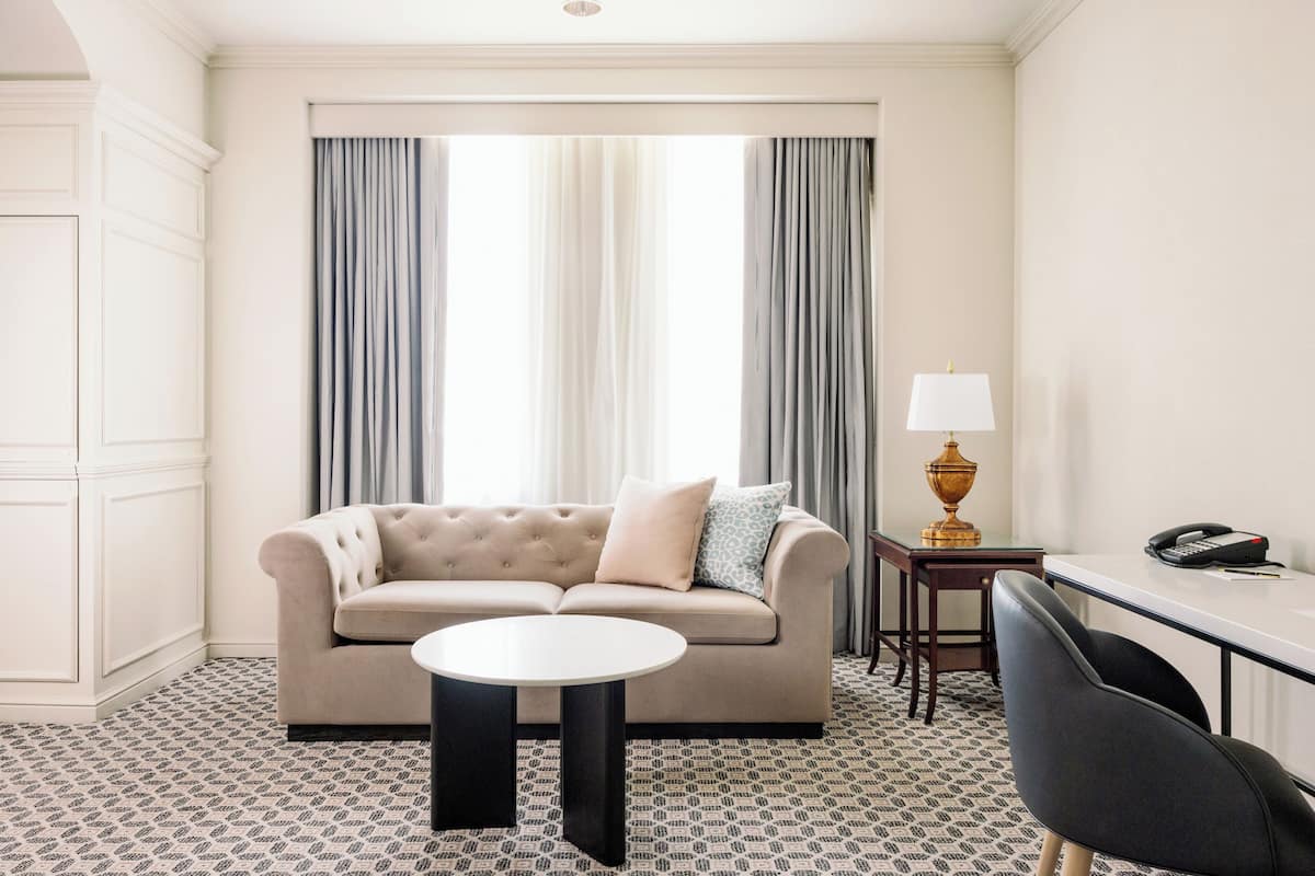 Chambre Supérieure, 1 trÚs grand lit | Literie de qualité supérieure, coffres-forts dans les chambres, bureau