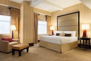 Deluxe Room, 1 King Bed | Premium bedding, in-room safe, desk, soundproofing