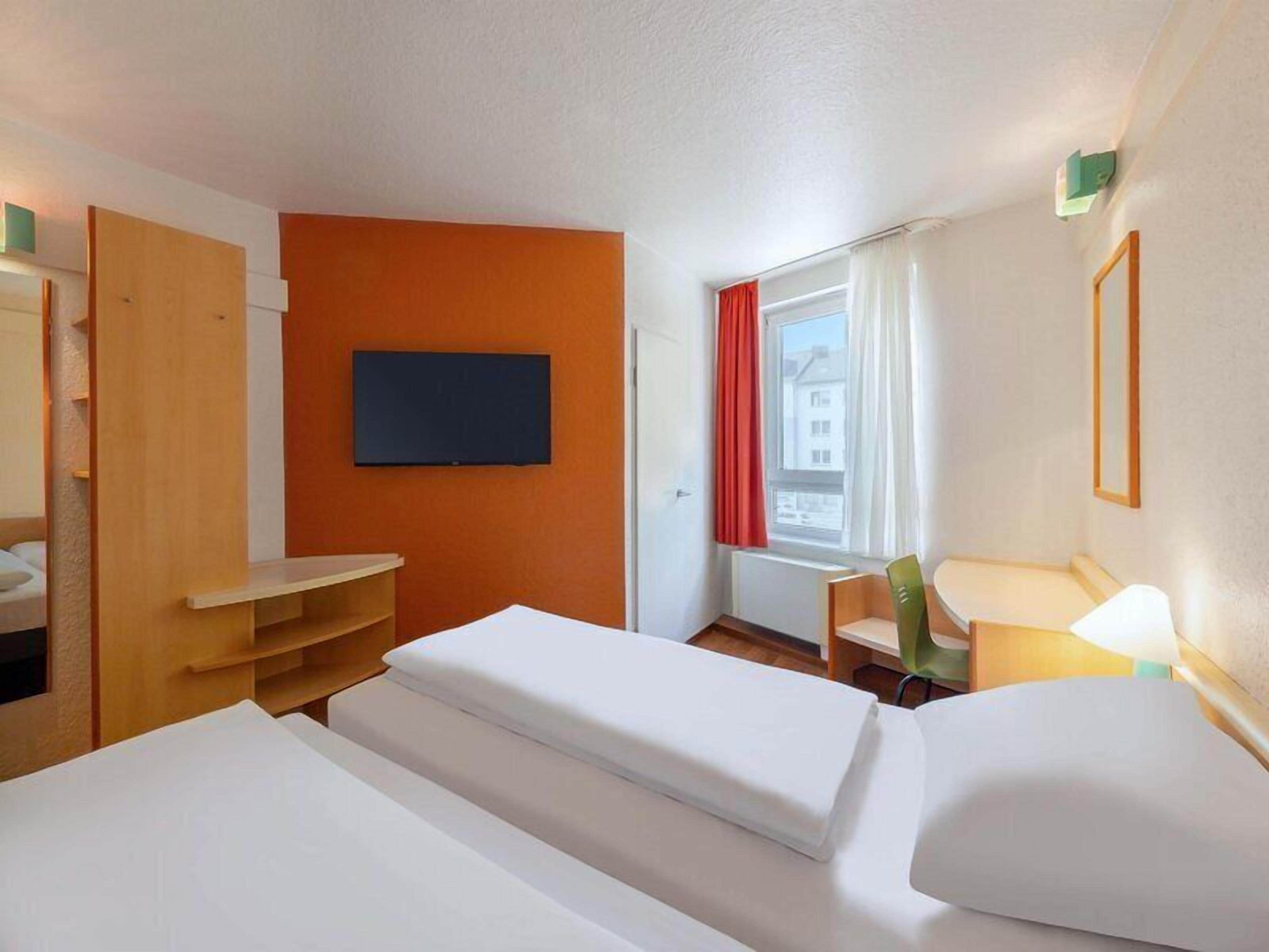 Zweibettzimmer | Schreibtisch, Verdunkelungsvorhänge, schallisolierte Zimmer