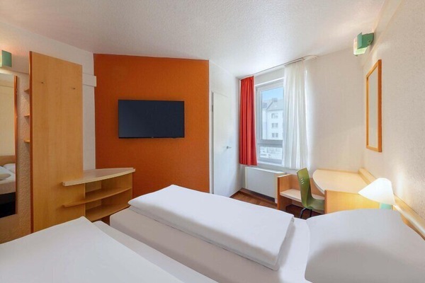 Twin Room | Desk, blackout drapes, soundproofing, WiFi (free)