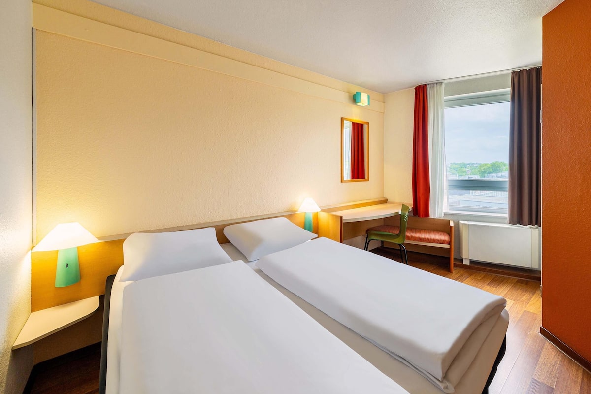 Dobbeltrom | Skrivebord, blendingsgardiner, lydisolert og wi-fi (inkludert)