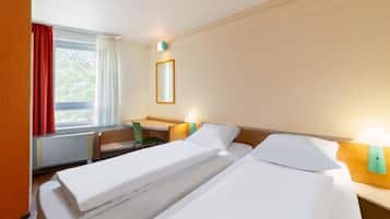 Zweibettzimmer | Schreibtisch, Verdunkelungsvorhänge, schallisolierte Zimmer