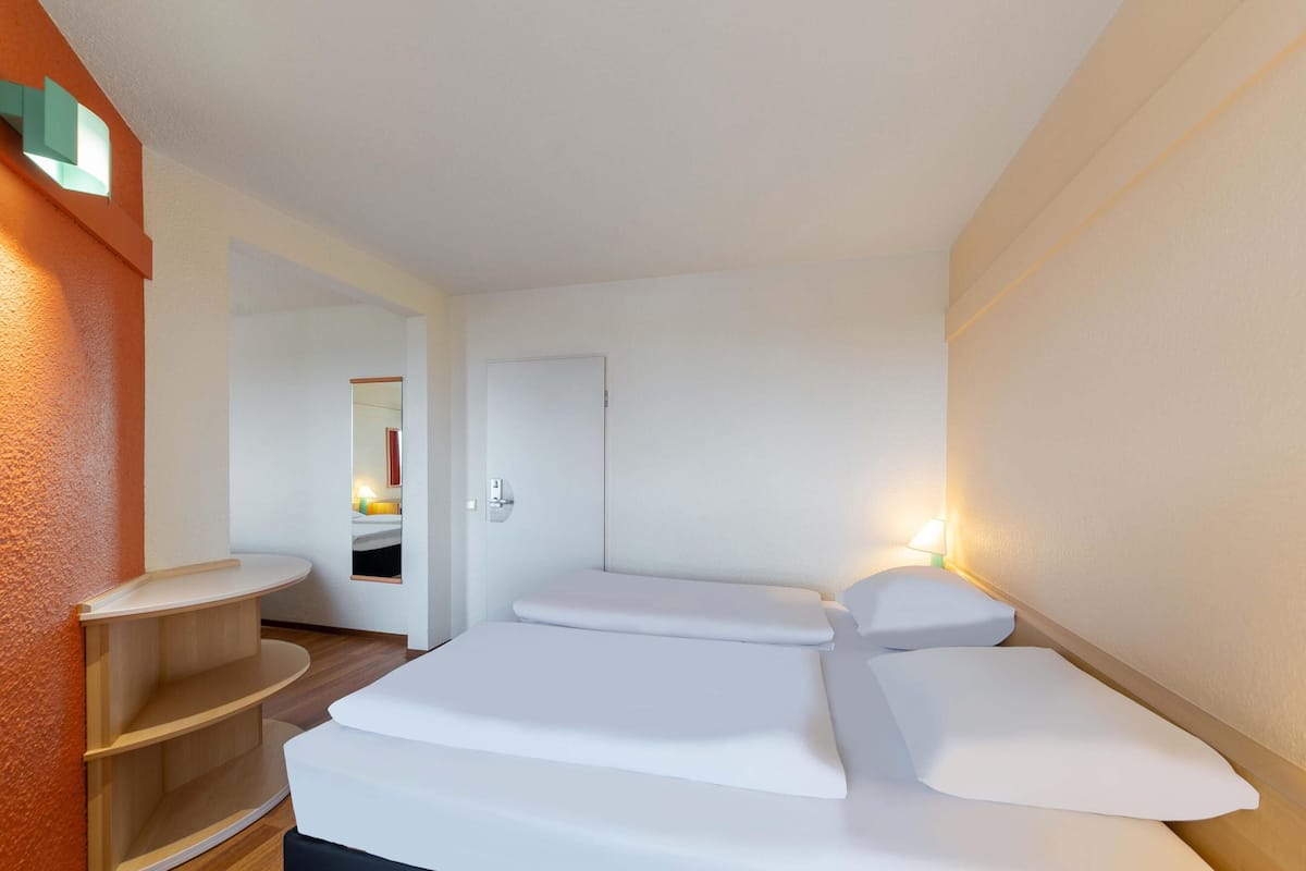 Familierom | Skrivebord, blendingsgardiner, lydisolert og wi-fi (inkludert)