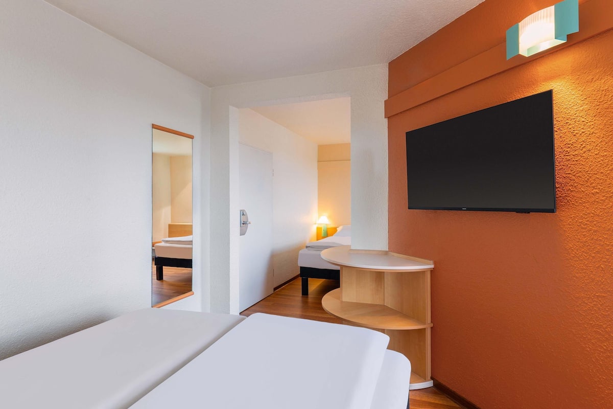 Chambre Familiale | Bureau, rideaux occultants, chambres insonorisées, Wi-Fi gratuit